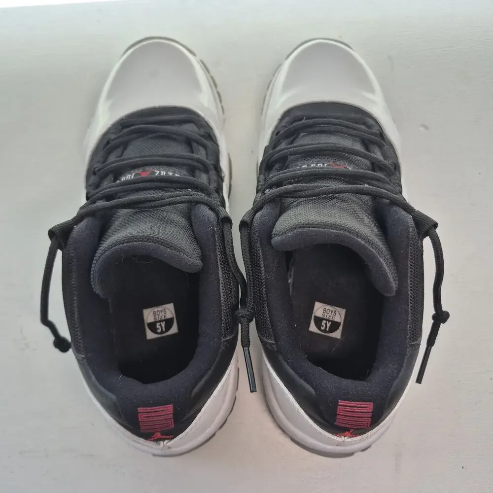 Nike Air Jordan 11 Retro Low GS Tuxedo 528896-110 Youth Size 5Y White Black
